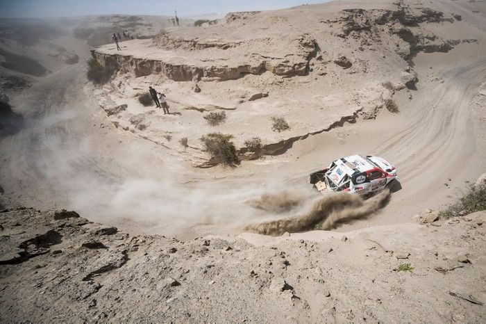 #302 Toyota Gazoo Racing Toyota Hilux: Giniel de Villiers, Dirk von Zitzewitz