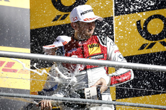 Podyum: Yarış galibi René Rast, Audi Sport Team Rosberg