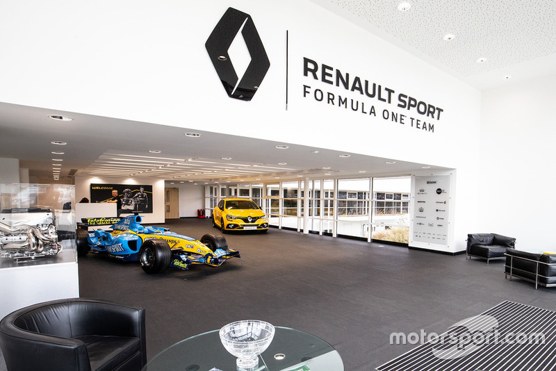 Sala de exhibición Renault R24
