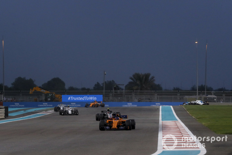 Fernando Alonso, McLaren MCL33, Kevin Magnussen, Haas F1 Team VF-18, Charles Leclerc, Sauber C37