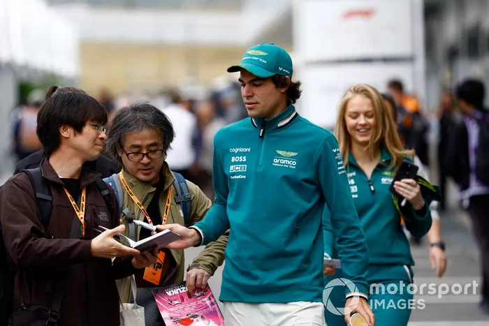 Lance Stroll, Aston Martin F1 Team, arrive dans le paddock