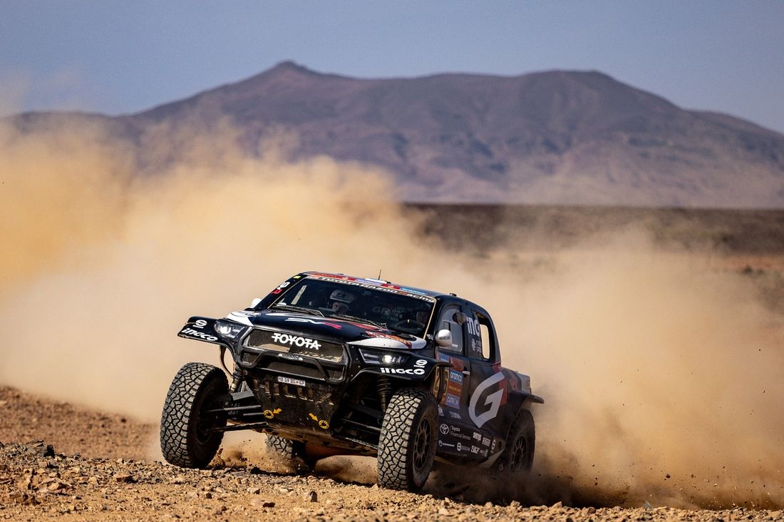 #206 Toyota Gazoo Racing Toyota: Giniel De Villiers, Dirk Von Zitzewitz