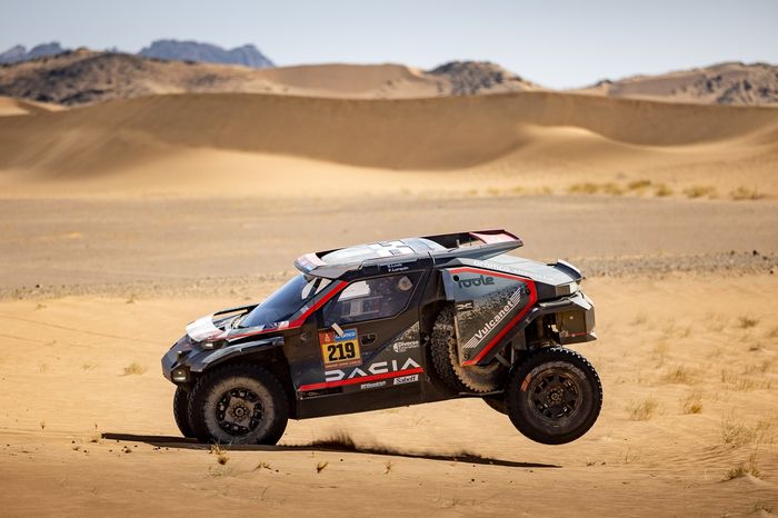 #219 The Dacia Sandriders Dacia: Sebastien Loeb, Fabian Lurquin