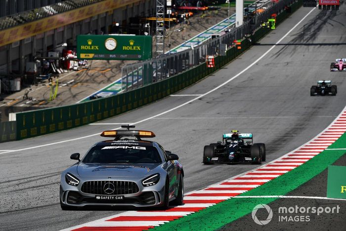 Valtteri Bottas, Mercedes F1 W11 EQ Performance, y el Safety Car
