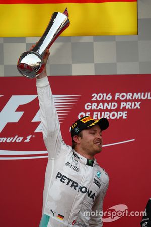 Podio: ganador de la carrera Nico Rosberg, Mercedes AMG Petronas F1 W07