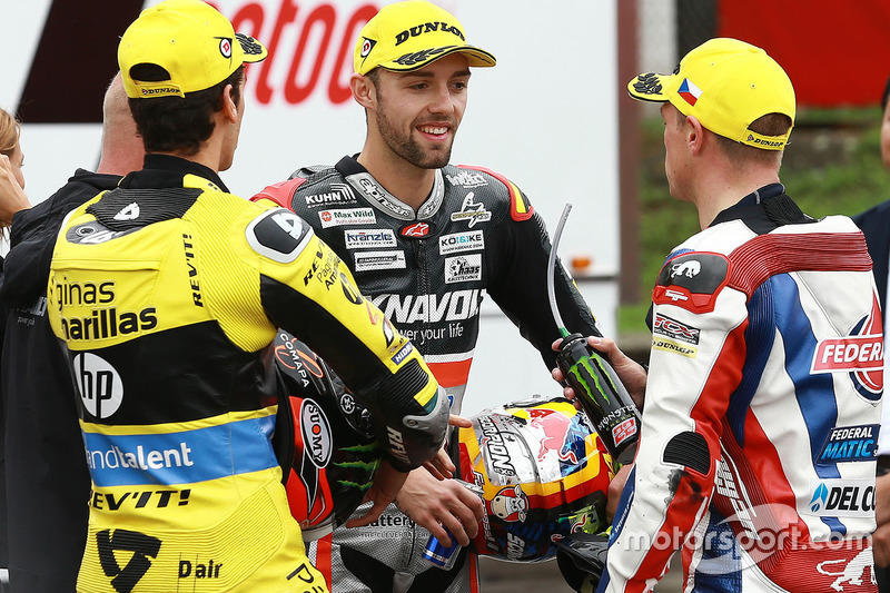 Ganador, Jonas Folger, Dynavolt IntactGP, segundo, Alex Rins, Paginas Amarillas HP 40, tercero, Sam 