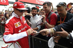 Kimi Raikkonen, Ferrari firma autógrafos para los fans
