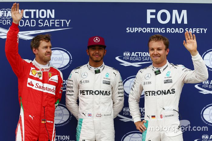 Alguém terá chance de bater o sorridente Lewis Hamilton na corrida? As respostas virão neste domingo, a partir das 15h (de Brasília). E o Motorsport.com Brasil vai acompanhar tudo de perto. Venha conosco!