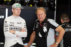 Nico Hulkenberg, Sahara Force India F1 con Robert Fernley, Sahara Force India F1 Team Subdirector de