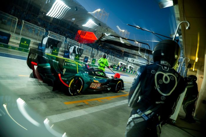 #009 Aston Martin Thor Team Aston Martin Valkyrie: Alex Riberas, Marco Sorensen