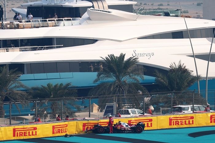 Lewis Hamilton, Ferrari crash