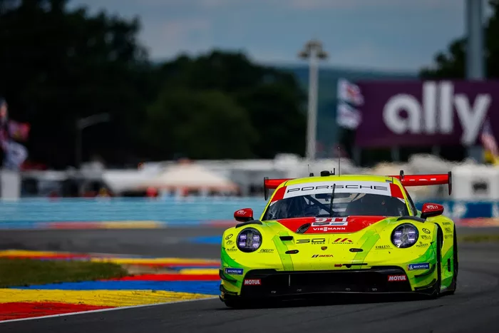 #911 Manthey Porsche 911: Michael Christensen, Klaus Bachler, Loek Hartog