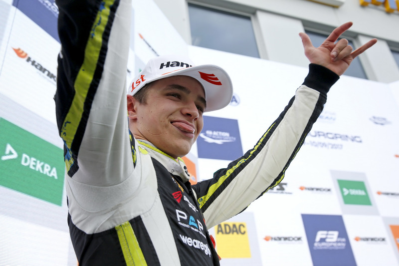 Podium: Racewinnaar Lando Norris, Carlin Dallara F317 - Volkswagen