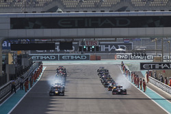 Alex Lynn, DAMS & Johnny Cecotto Jr., Rapax start the formation lap