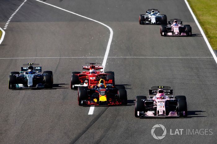 Esteban Ocon, Sahara Force India F1 VJM10, Daniel Ricciardo, Red Bull Racing RB13, Sebastian Vettel,