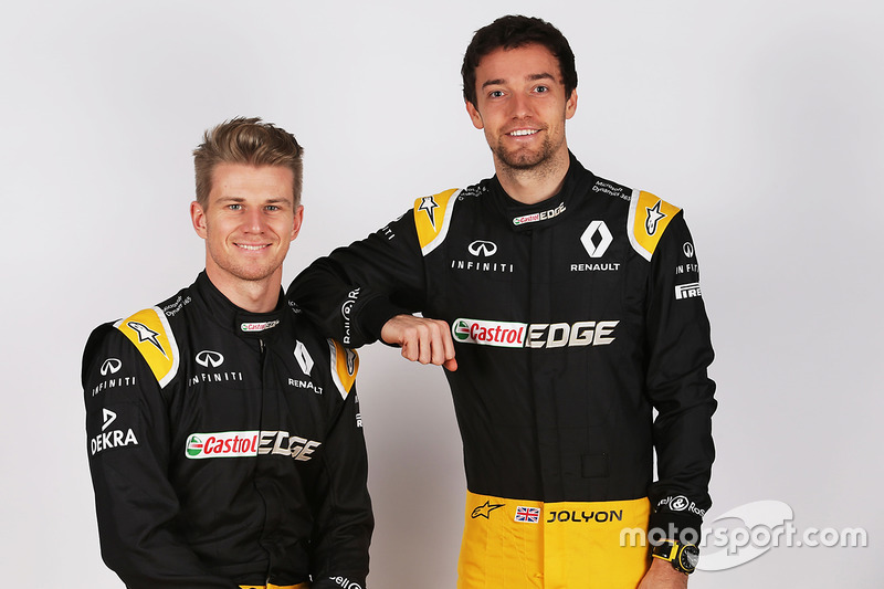 (Зліва направо): Ніко Хюлькенберг, Renault Sport F1 Team, з напарником по команді Джоліоном Палмером, Renault Sport F1 Team