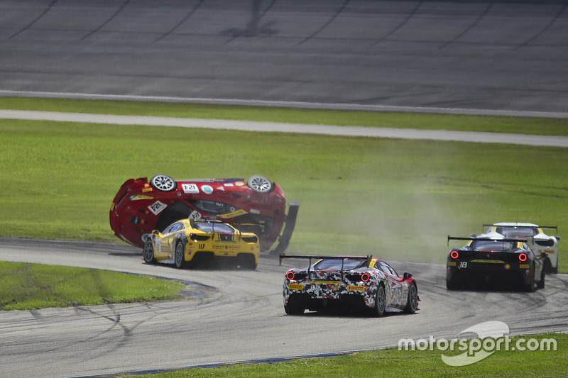 #124 Ferrari of Long Island Ferrari 488 Challenge: Jerome Jacalone, crash