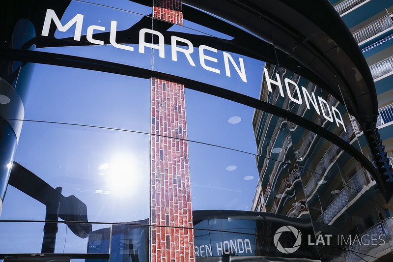 McLaren adopts a distinctly American feel in the hospitality area, in celebration of their participation in the Indy 500, Fernando Alonso, McLaren