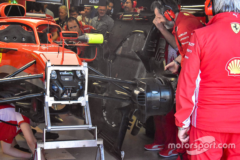 Bargeboard and floor swap on the Ferrari SF71H of Kimi Raikkonen