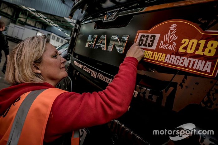 Preparativos de los vehículos de apoyo del Monster Energy Honda Team