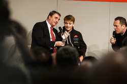 Nigel Mansell talks to Henry Hope-Frost, and performs a magic trick, with Billy Monger on the Autosp