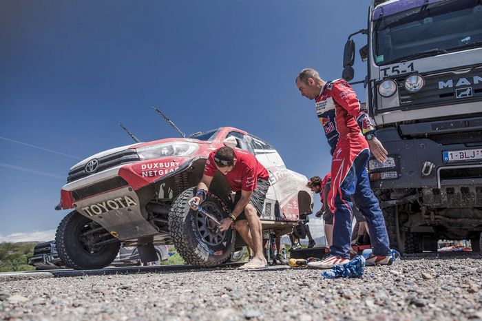 #304 Toyota Gazoo Racing Toyota Hilux: Giniel de Villiers, Dirk von Zitzewitz