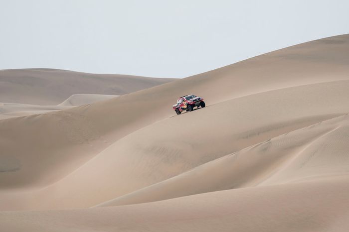 #301 Toyota Gazoo Racing Toyota Hilux: Nasser Al-Attiyah, Matthieu Baumel