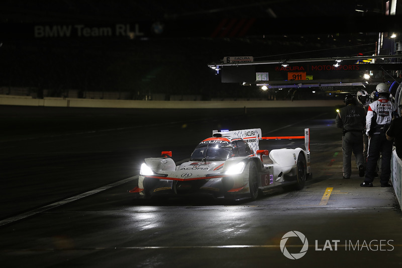 #6 Acura Team Penske Acura DPi, P: Dane Cameron, Juan Pablo Montoya, Simon Pagenaud, pit stop