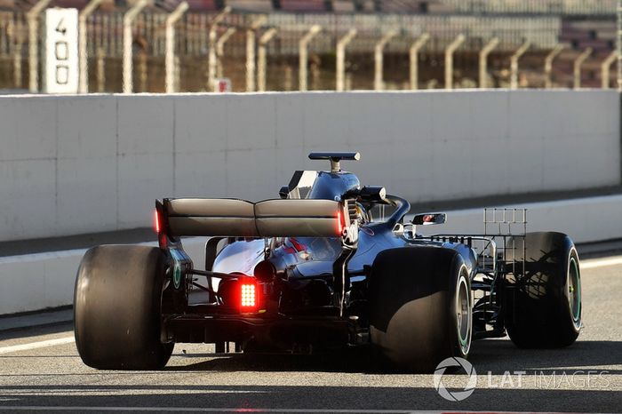 Lewis Hamilton, Mercedes-AMG F1 W09 con luces traseras