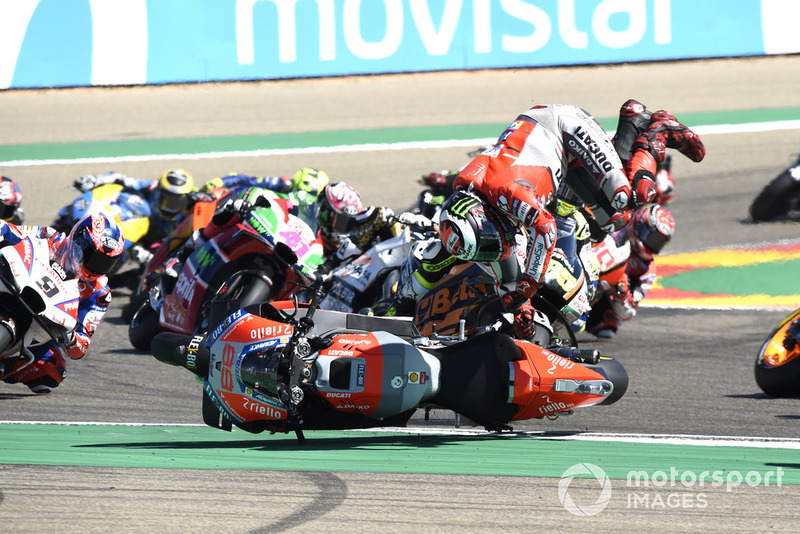Jorge Lorenzo, Ducati Team cae al inicio de la carrera