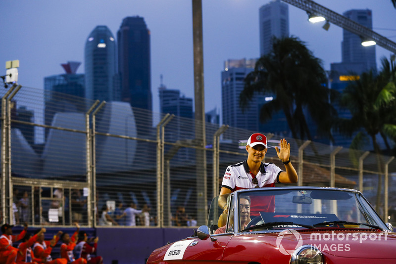 Marcus Ericsson, Alfa Romeo Sauber F1 Team, on the drivers' parade