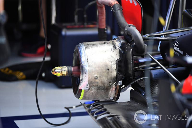 Узел крепления заднего колеса Red Bull RB14