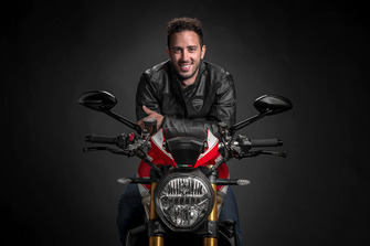 Andrea Dovizioso con il Monster 1200 25° Anniversario