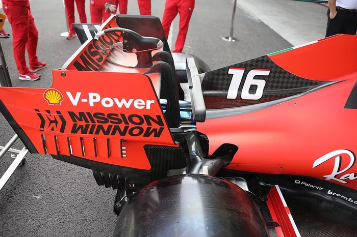 Ferrari SF90, alerón trasero
