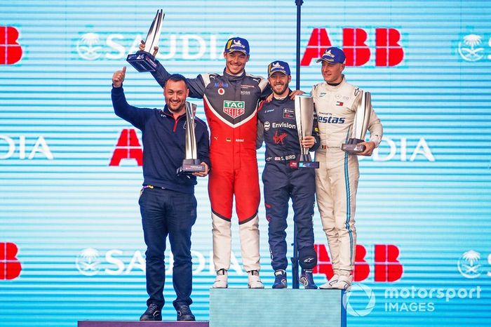 Podio: ganador Sam Bird, Envision Virgin Racing, segundo lugar Andre Lotterer, Tag Heuer Porsche, y el tercer lugar Stoffel Vandoorne, Mercedes Benz EQ Formula