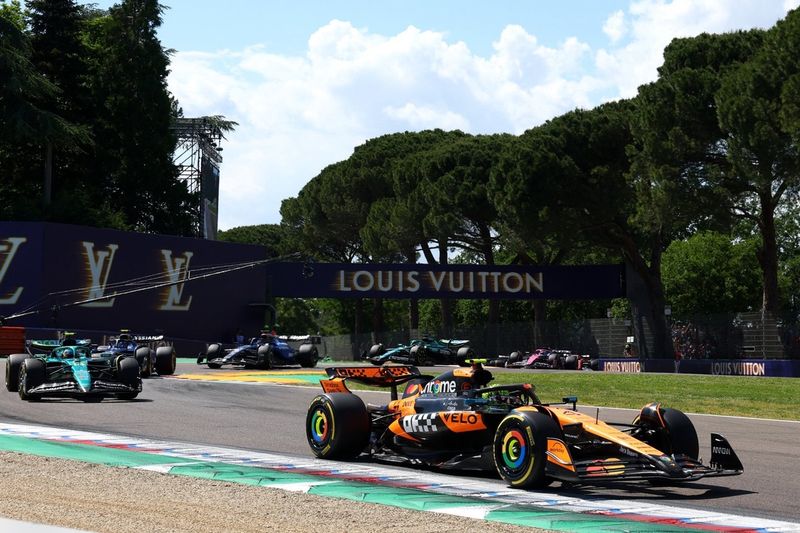 Lando Norris, McLaren, Fernando Alonso, Aston Martin Racing, Carlos Sainz, Williams