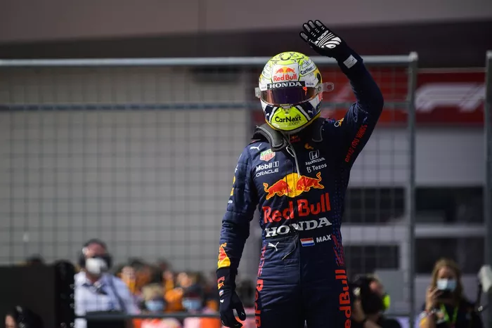 Max Verstappen: 6 Grand Chelem (Austria 2021, Emilia Romagna 2022, España 2023, Qatar 2023, Bahrein 2024 y Azerbaiyán 2025)