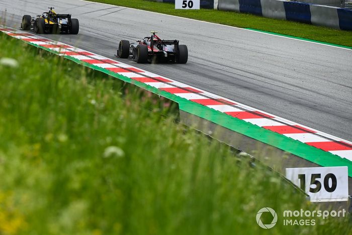 Guanyu Zhou, UNI-Virtuosi y Callum Ilott, UNI-Virtuosi 