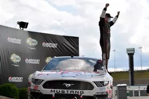 Race Winner Cole Custer, Stewart-Haas Racing, Ford Mustang