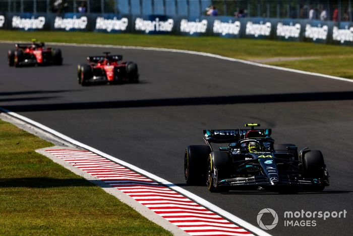 Lewis Hamilton, Mercedes F1 W14, Charles Leclerc, Ferrari SF-23, Carlos Sainz, Ferrari SF-23