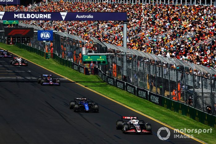 Kevin Magnussen, Haas VF-24, Alex Albon, Williams FW46, Esteban Ocon, Alpine A524