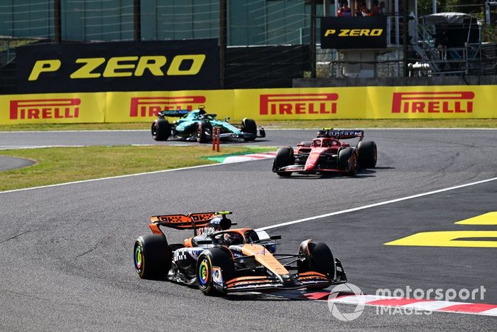 Lando Norris, McLaren MCL38, Carlos Sainz, Ferrari SF-24, Fernando Alonso, Aston Martin AMR24