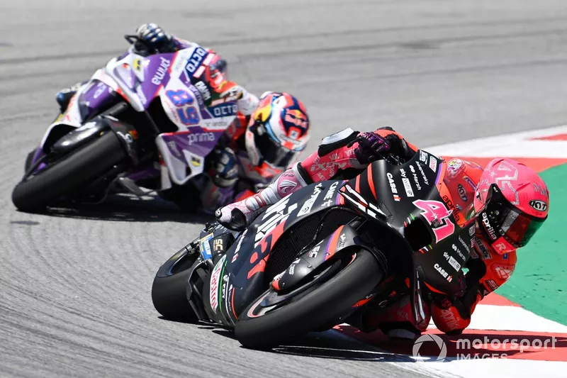 Aleix Espargaró repassé devant Jorge Martín