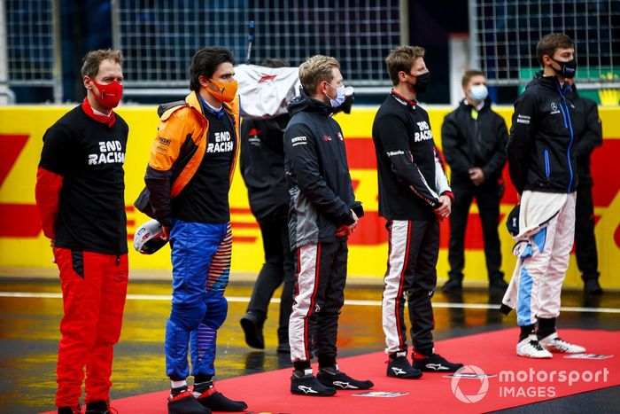 Sebastian Vettel, Ferrari, Carlos Sainz Jr., McLaren, Kevin Magnussen, Haas F1, Romain Grosjean, Haas F1, y George Russell, Williams Racing