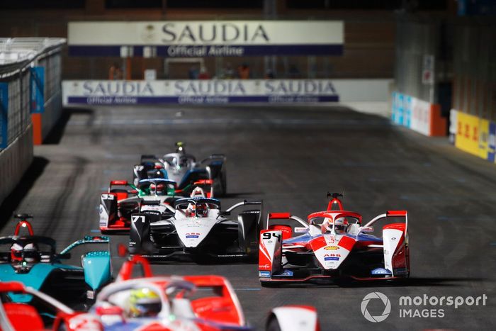 Alex Lynn, Mahindra Racing, M7Electro, por delante de Norman Nato, Venturi Racing, Silver Arrow 02, Rene Rast, Audi Sport ABT Schaeffler, Audi e-tron FE07, y Nyck de Vries, Mercedes Benz EQ, EQ Silver Arrow 02