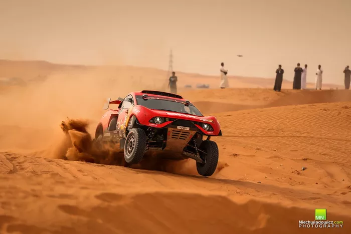 #305 Bahrain Raid Xtreme Hunter: Sebastien Loeb, Daniel Elena