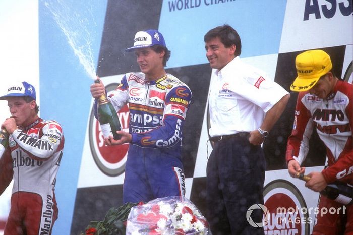 Alex Criville con champán francés en 1992