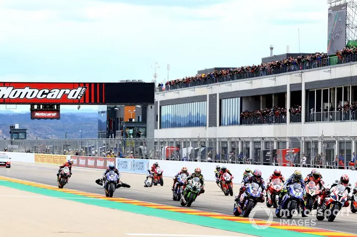 Markus Reiterberger, BMW Motorrad WorldSBK Team nearly run over by Ryuichi Kiyonari, Honda WSBK Team