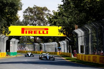 Valtteri Bottas, Mercedes AMG W10, Robert Kubica, Williams FW42