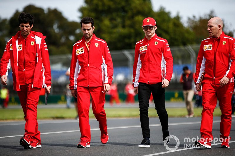 Charles Leclerc, Ferrari, con Jock Clear, ingegnere di pista, Ferrari